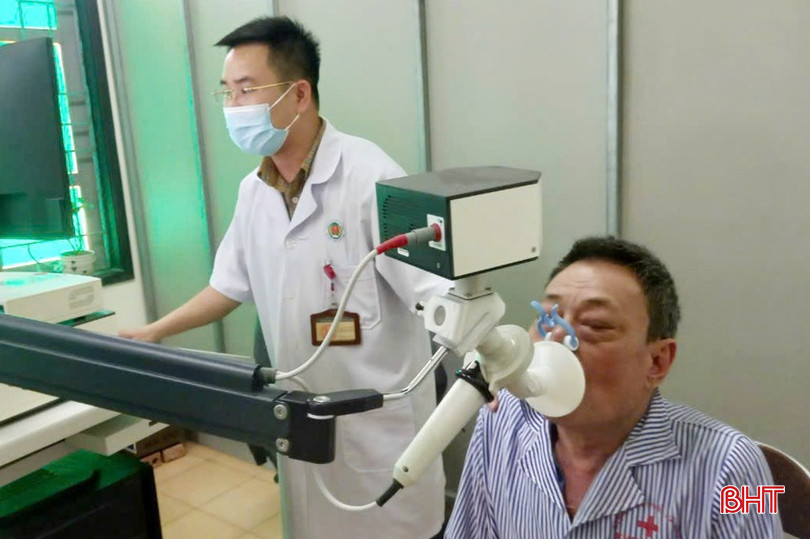 Khói thuốc gây ra nhiều bệnh lý nguy hiểm như ung thư phổi, bệnh phổi tắc nghẽn mãn tính, bệnh tim mạch, đột quỵ, hen suyễn... bqbht_br_hut-thuoc-la-2a.jpg