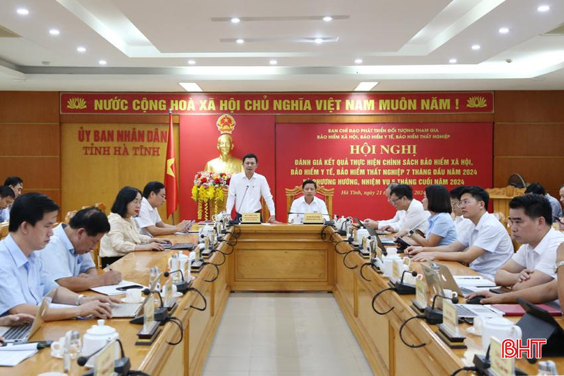 Phó Chủ tịch UBND tỉnh Lê Ngọc Châu điều hành hội nghị. 1A.jpg
