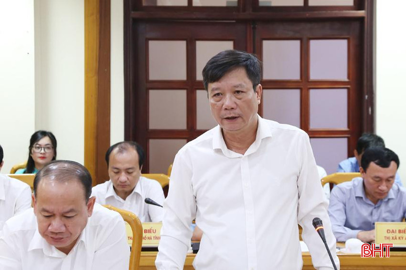 Giám đốc Sở Y tế Nguyễn Minh Đức trao đổi một số nội dung liên quan đến công tác giám định và thanh quyết toán BHYT tại các cơ sở khám chữa bệnh. 5A.jpg