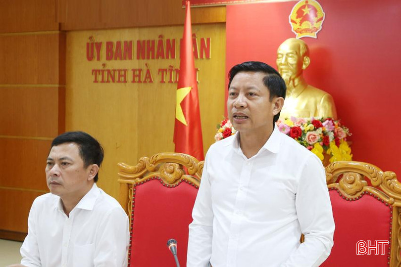 Giám đốc BHXH tỉnh Nguyễn Văn Đồng giải đáp một số kiến nghị, đề xuất của các đại biểu. 6A.jpg