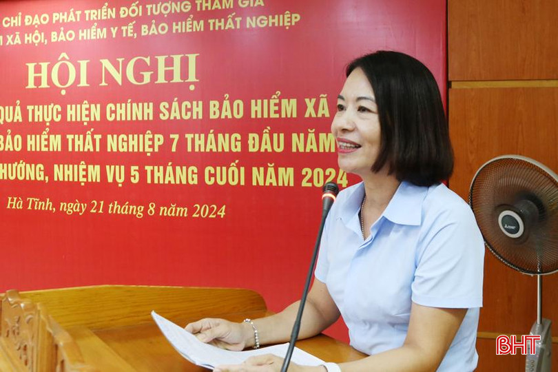Bà Đặng Thị Anh Hoa - Phó Giám đốc BHXH tỉnh báo cáo kết quả 7 tháng đầu năm. 3A.jpg
