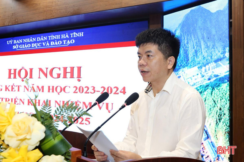 Phó Giám đốc Sở GD&ĐT Nguyễn Hồng Cường báo cáo tổng kết năm học 2023-2024. 2A.jpg