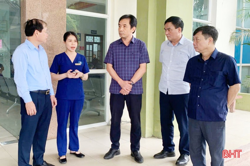 Lãnh đạo Sở Y tế đến trực tiếp chỉ đạo công tác cấp cứu, điều trị cho người bệnh. bqbht_br_z6838685741285-3e75466c109dd185702c12f38cf242b6a.jpg