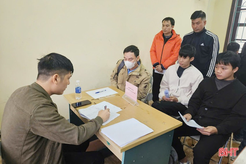 Các thí sinh tham gia vòng thi phỏng vấn. bqbht_br_vin-5a.jpg