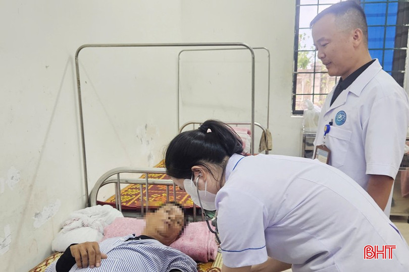 Để giúp bệnh nhân ổn định tinh thần, các điều dưỡng phải học cách giao tiếp bằng ánh mắt, cử chỉ, thậm chí bằng sự im lặng đầy thấu hiểu. bqbht_br_benh-vien-tam-than-2a.jpg
