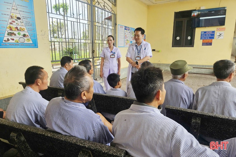 Các y bác sỹ Bệnh viện Sức khỏe tâm thần Hà Tĩnh luôn đồng hành, sẻ chia cùng người bệnh. bqbht_br_bv-tam-than-3a.jpg