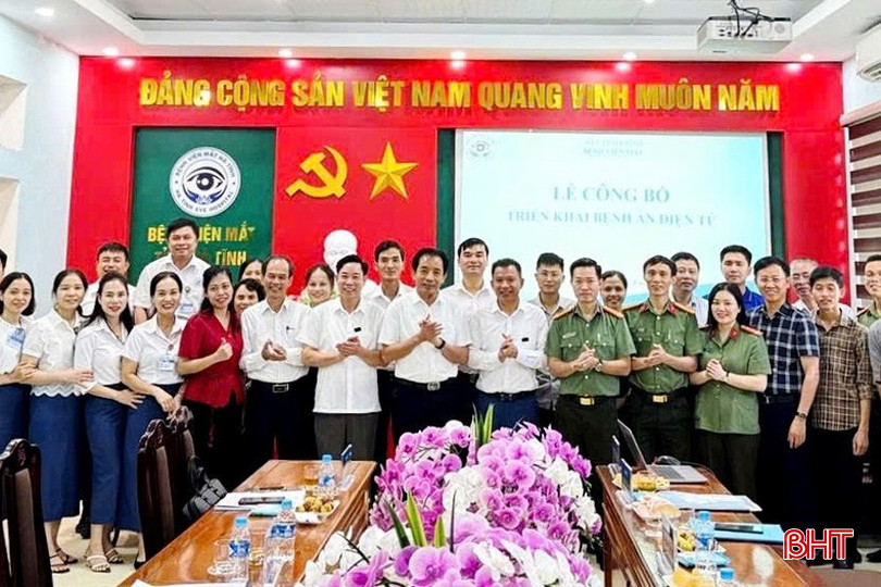 Bệnh viện Mắt Hà Tĩnh chính thức triển khai bệnh án điện tử. bqbht_br_z6894979953710-b97942b06ab420c00834f24a47d83db0a.jpg