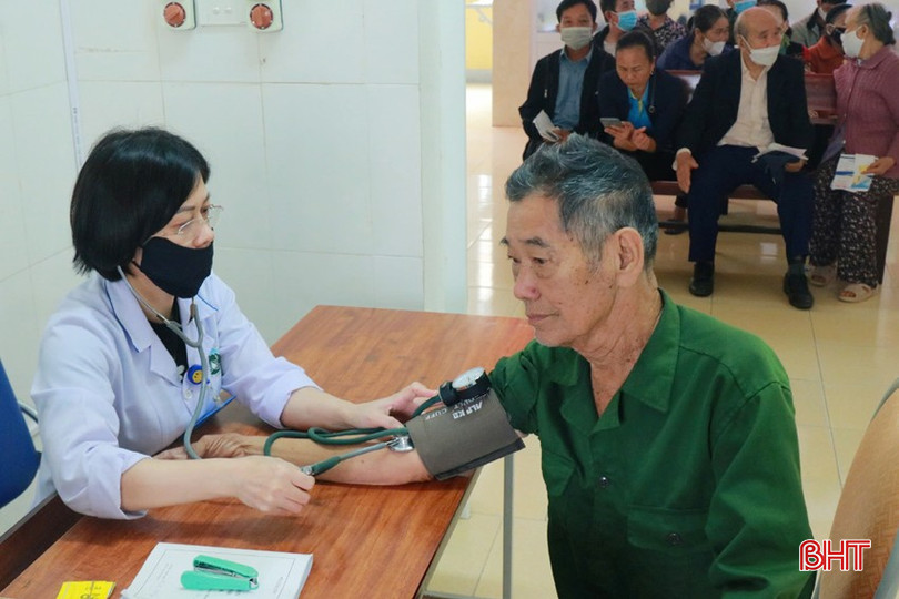Nhờ ứng dụng mạnh mẽ chuyển đổi số vào quy trình khám chữa bệnh đã tạo sự thuận lợi và hài lòng lớn từ người dân. bqbht_br_z6102578710720-b52ef6f470766bcb63ac27cf2ad66eb9a.jpg