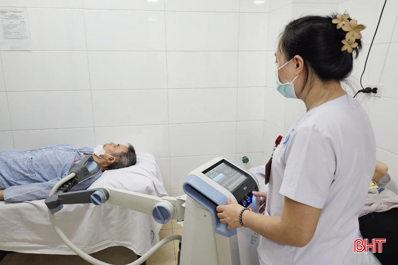 Bệnh viện Phục hồi chức năng Hà Tĩnh tiến hành sử dụng từ trường siêu dẫn phục hồi các tổn thương cho người bệnh. phcn 1A.jpg