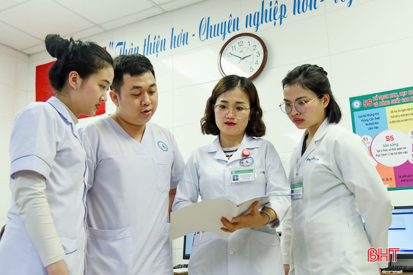 Nhờ chú trọng công tác đào tạo nên Bệnh viện Phục hồi chức năng Hà Tĩnh đã xây dựng được đội ngũ y bác sỹ, kỹ thuật viên chuyên sâu trên nhiều lĩnh vực. bqbht_br_z6975250418929-70d3cccbc4c0c843349aebab3a0ac6bba.jpg