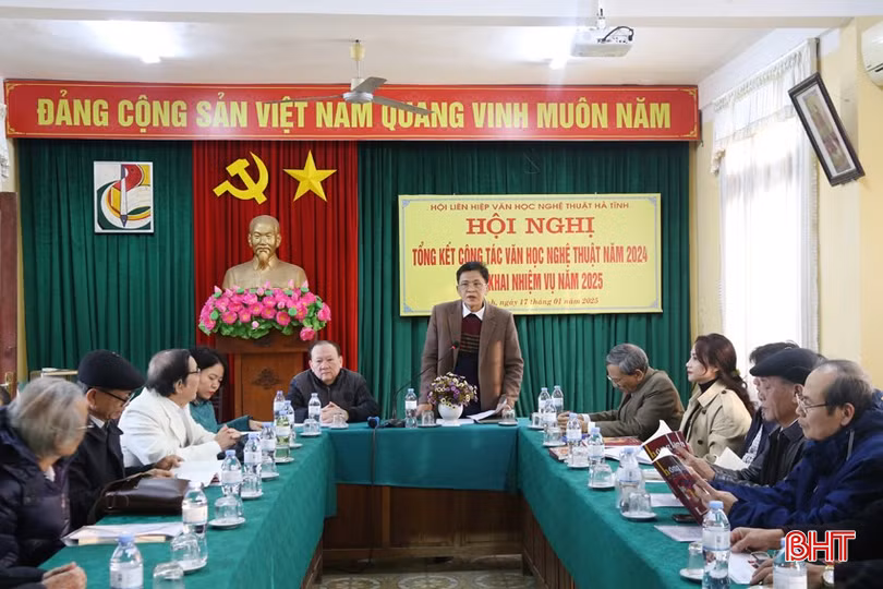 Hội Liên hiệp Văn học Nghệ thuật Hà Tĩnh tổ chức hội nghị tổng kết công tác năm 2024, triển khai nhiệm vụ năm 2025.