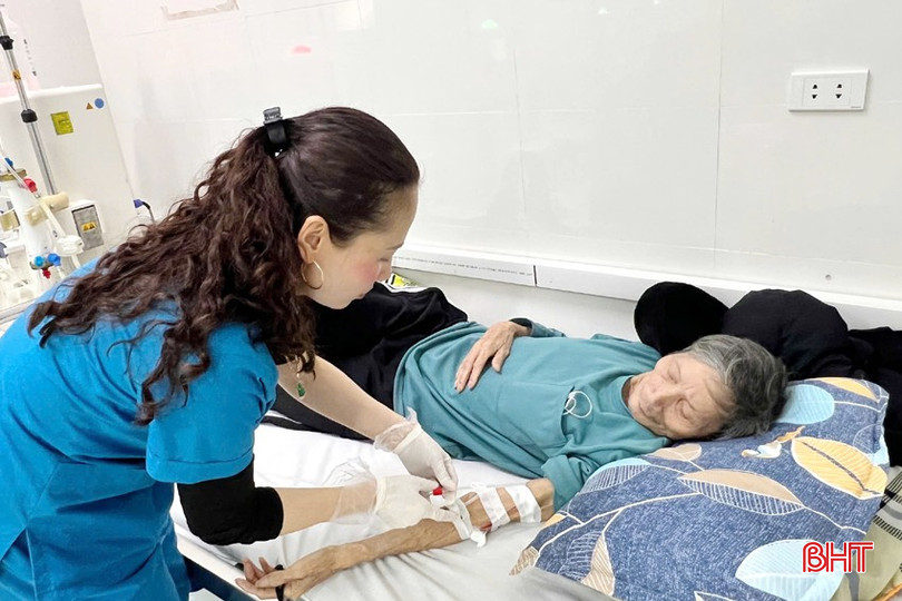 Hiện nay, các cơ sở y tế trong toàn tỉnh đã bố trí đầy đủ nhân lực và vật tư phục vụ hoạt động cấp cứu, điều trị cho bệnh nhân trong dịp Tết. bqbht_br_anh-4a.jpg