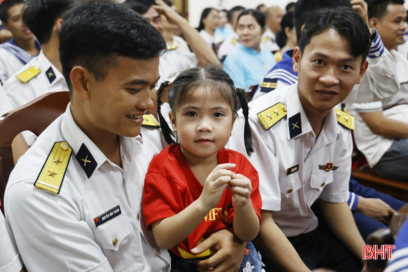... và thắm tình quân dân nơi Trường Sa. bqbht_br_9a.jpg