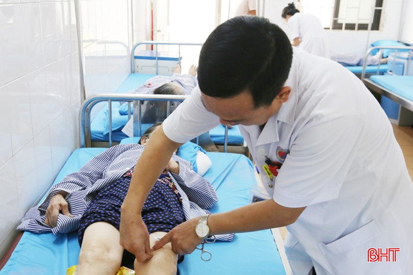 Vận dụng nhuần nhuyễn các tinh hoa của y học cổ truyền trong điều trị. bqbht_br_anh-6aa.jpg
