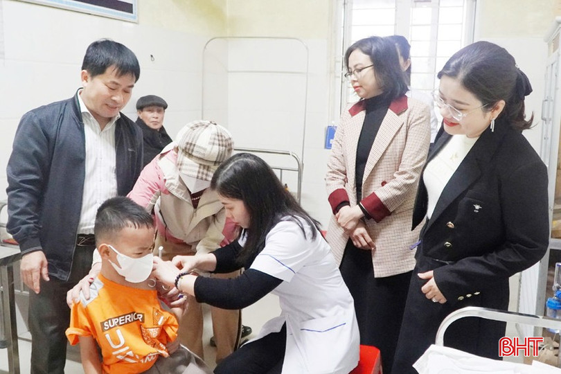 Trung tâm Kiểm soát bệnh tật tỉnh sẽ tổ chức kiểm tra, giám sát để đợt tiêm chủng diễn ra hiệu quả, an toàn. bqbht_br_giam-sat-soi-thach-haa.jpg