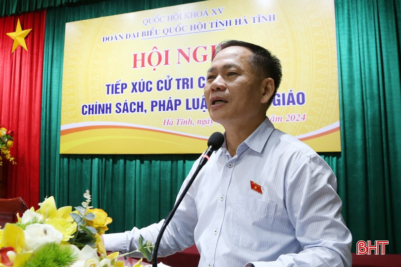 Phó Trưởng đoàn chuyên trách Đoàn ĐBQH tỉnh Trần Đình Gia phát biểu tại hội nghị. 5a-5552.jpg