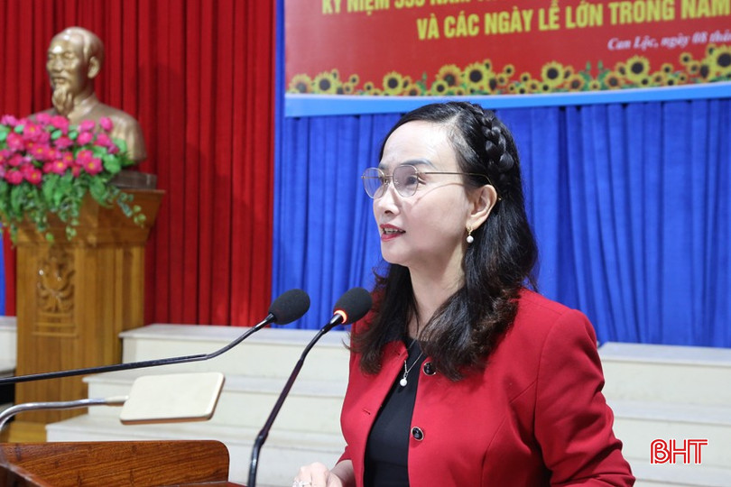 Bí thư Huyện ủy Can Lộc Đặng Thị Quỳnh Diệp phát biểu tại lễ phát động. bqbht_br_5a.jpg