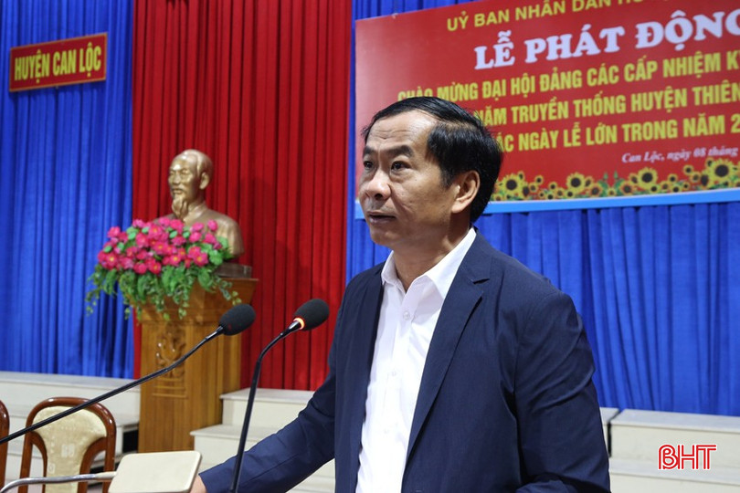 Chủ tịch UBND huyện Can Lộc Võ Xuân Linh phát động đợt thi đua. bqbht_br_2a.jpg