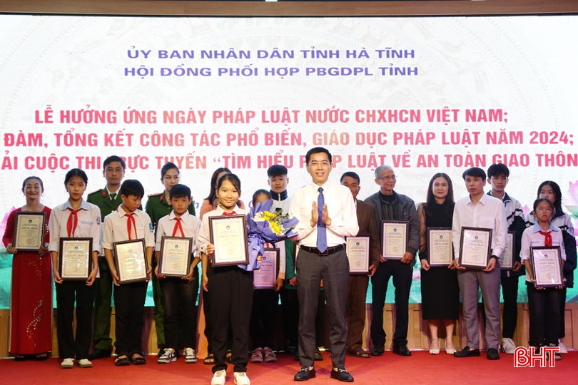 21 cá nhân đạt kết quả cao tại cuộc thi trực tuyến “Tìm hiểu pháp luật về an toàn giao thông”. bqbht_br_img-3113a.jpg