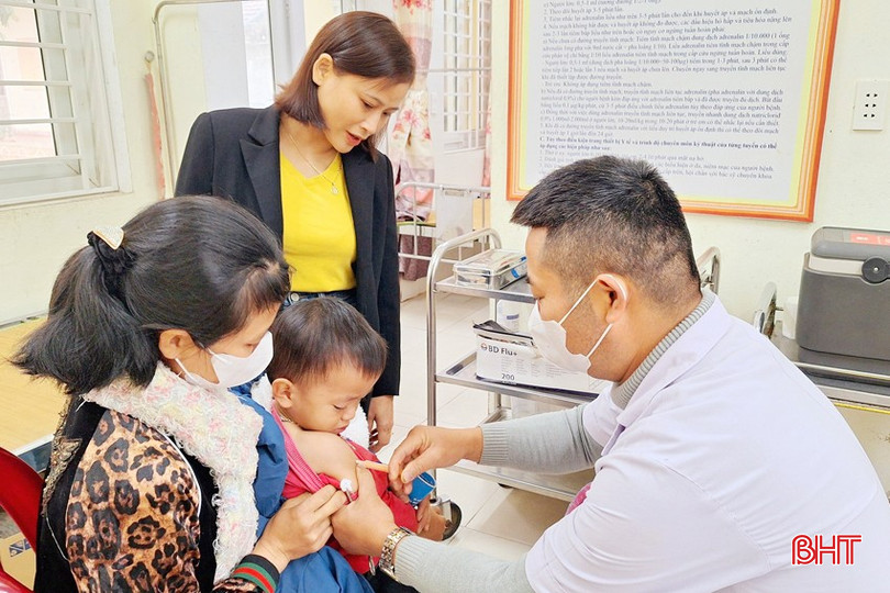 Hà Tĩnh triển khai tiêm vắc-xin phòng sởi cho trẻ em từ 1 đến 10 tuổi. bqbht_br_soi-2a.jpg