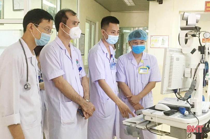 BVĐK tỉnh triển khai việc hội chẩn trực tuyến với các bệnh viện tuyến Trung ương ngay tại phòng bệnh. BV tinh 6A.jpg