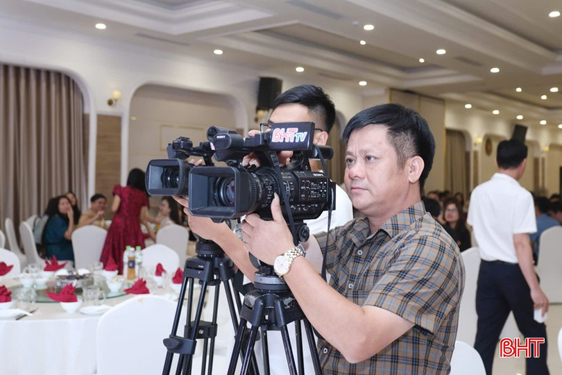Nhà báo Nguyễn Thành Trọng (Báo Hà Tĩnh) tác nghiệp tại một sự kiện. bqbht_br_z6709388601182-535f3b94942a30851bb980a9f16ec33fa.jpg
