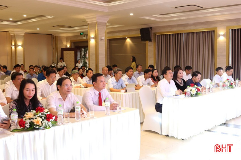 Các đại biểu tham dự buổi lễ. 1a-8005.jpg