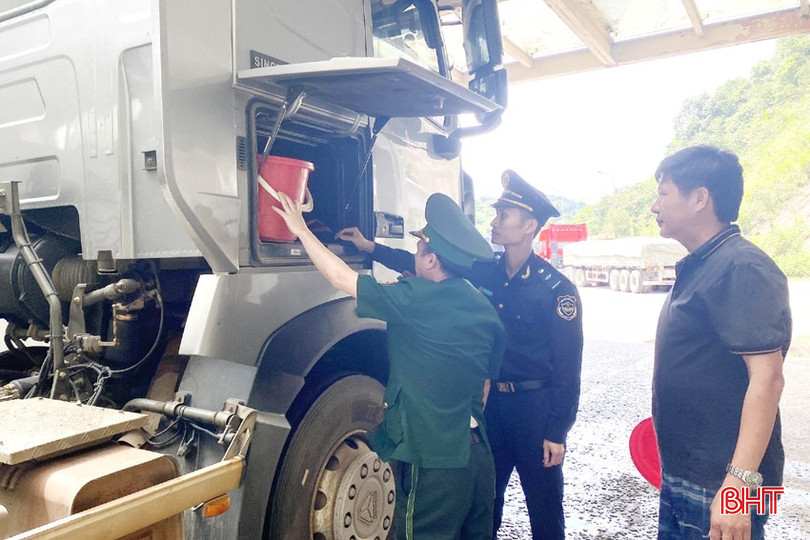 Tiếp tục tăng cường công tác phối hợp trong thực hiện nhiệm vụ giữa các lực lượng tại Cửa khẩu quốc tế Cầu Treo. KKT cau tro 3A.jpg