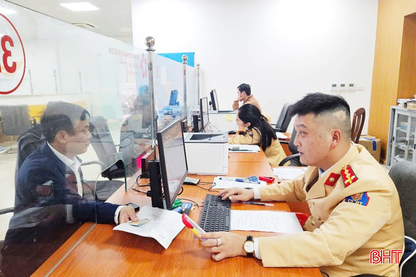 Lực lượng Công an tỉnh tiếp nhận hiệu quả lĩnh vực quản lý giấy phép lái xe. bqbht_br_aa.jpg