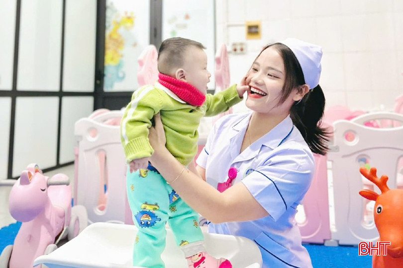 Đội ngũ điều dưỡng luôn đồng hành, chăm sóc người bệnh chu đáo. ngay-dieu-duong-2a-88-6276.jpg
