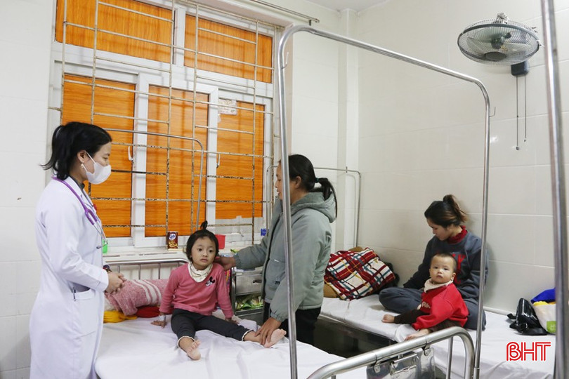 Nhiệt độ giảm sâu đang ảnh hưởng rất lớn đến sức khỏe của trẻ em. bqbht_br_3a.jpg