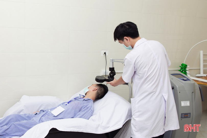 Bệnh viện PHCN Hà Tĩnh tích cực ứng dụng các trang thiết bị hiện đại để phục hồi chức năng cho người bệnh. bqbht_br_phcn-9a.jpg