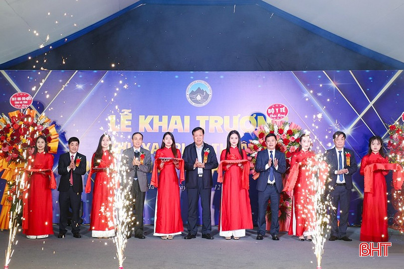 BVĐK tỉnh khai trương Trung tâm Xạ trị kỹ thuật cao với sự tham gia của lãnh đạo Bộ Y tế, lãnh đạo tỉnh. bqbht_br_aimg-2930a.jpg