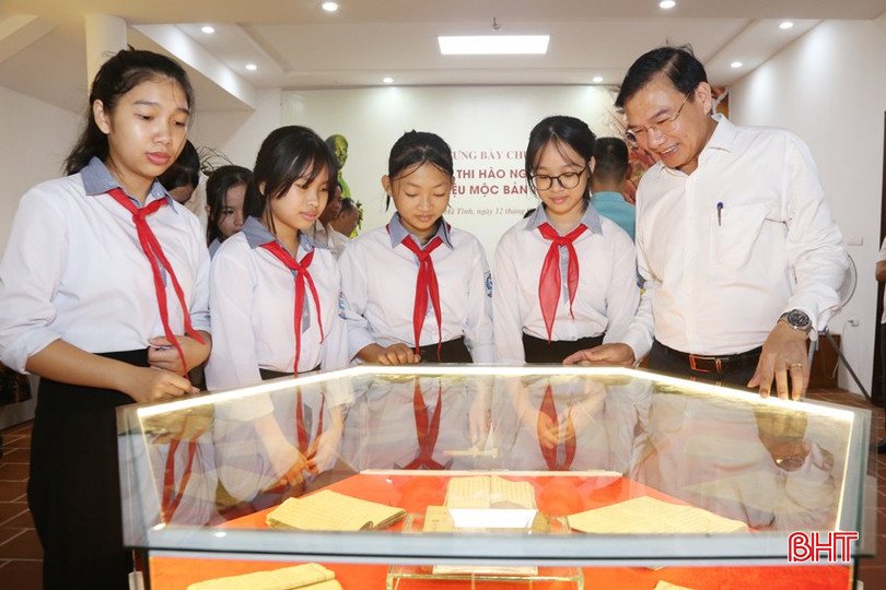 Đây là tư liệu quý để các em học sinh nắm bắt chân thực về cuộc đời, sự nghiệp Đại thi hào Nguyễn Du. CA.jpg