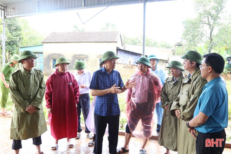 Phó Chủ tịch Thường trực UBND tỉnh yêu cầu các địa phương khẩn trương vào cuộc hỗ trợ người dân khắc phục hậu quả do mưa lũ. bqbht_br_ca.jpg
