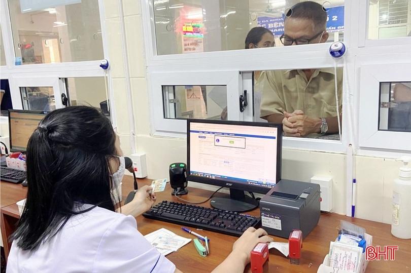 bqbht_br_nguoi-dan-den-tham-kham-bhyt-bang-the-can-cuoc-cong-dan-co-gan-chip-khong-trinh-nhieu-giay-toa.jpg