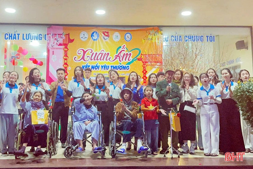 Chương trình "Tiếng hát giường bệnh" là món ăn tinh thần đầy ý nghĩa dành cho người bệnh. bqbht_br_2a.jpg