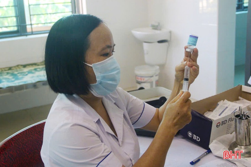 Tiêm phòng vắc-xin là giải pháp hữu hiệu để phòng chống hiệu quả với bệnh sởi. tiem-soi-3a-9906.jpg