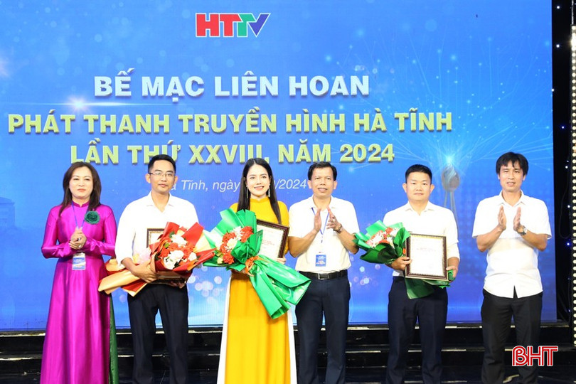 ...quay phim xuất sắc nhất; giải thể hiện lời bình xuất sắc nhất; giải dựng phim xuất sắc nhất. 4a-1091.jpg