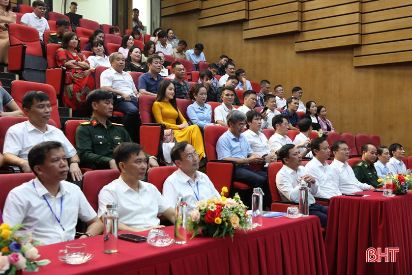 Các đại biểu tham dự buổi lễ. 1a-1966.jpg