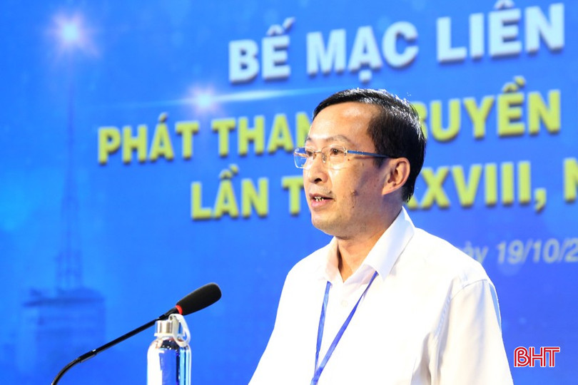Giám đốc Đài PT-TH Hà Tĩnh Nghiêm Sỹ Đống phát biểu đánh giá về liên hoan. 2a-813.jpg