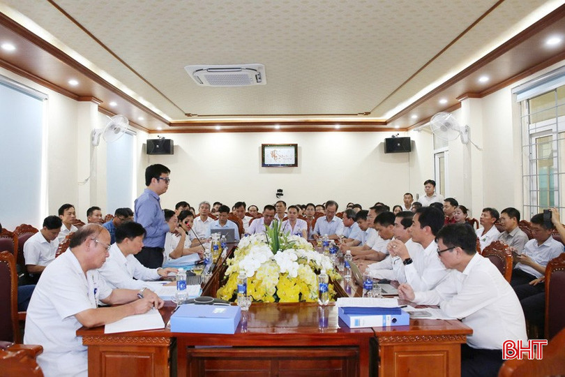 Đại diện Bộ Y tế và Sở Y tế triển khai thẩm định công tác hoàn thiện, vận hành bệnh án điện tử tại Trung tâm Y tế Hồng Lĩnh. bqbht_br_badt-2a.jpg