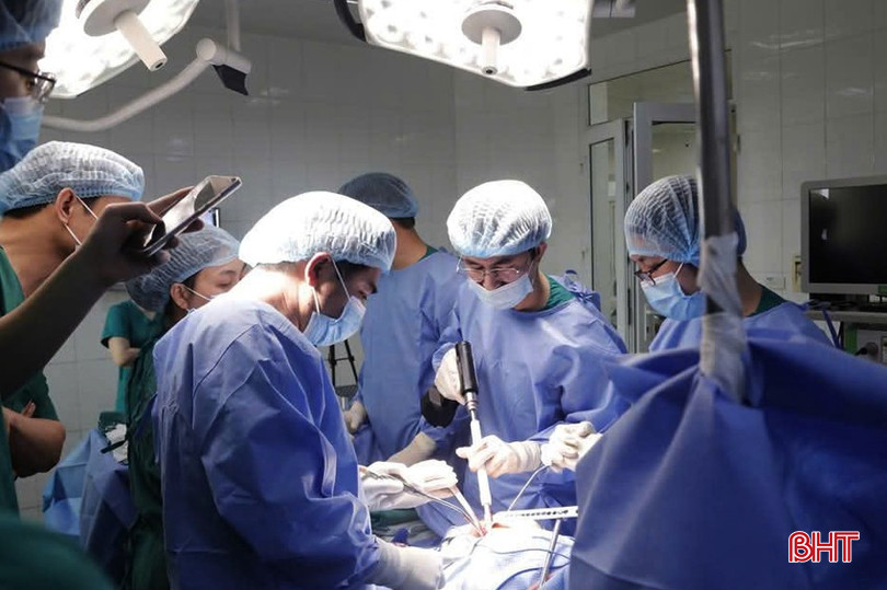 Nhiều kỹ thuật ngoại khoa được Trung tâm Y tế TP Hà Tĩnh làm chủ thông qua sự hỗ trợ của các bệnh viện tuyến trên. bqbht_br_2a.jpg