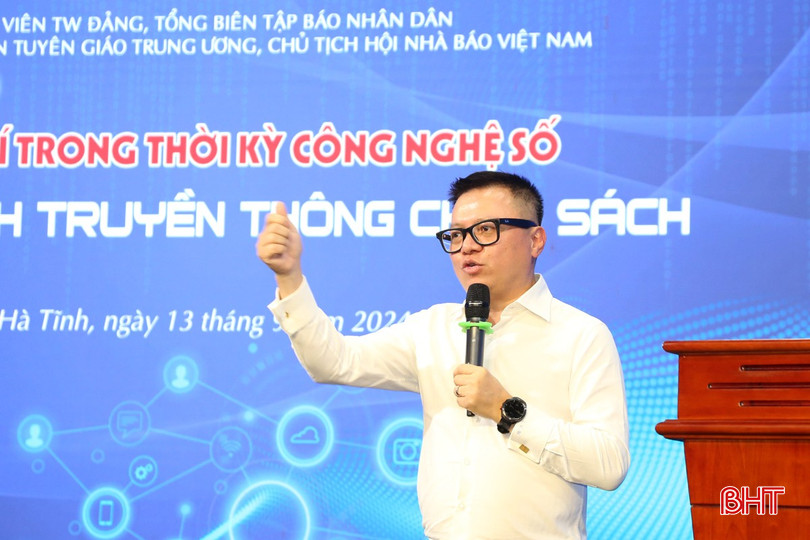 Tổng Biên tập Lê Quốc Minh trò chuyện với phóng viên, biên tập viên các cơ quan báo chí trên địa bàn. 4a.jpg