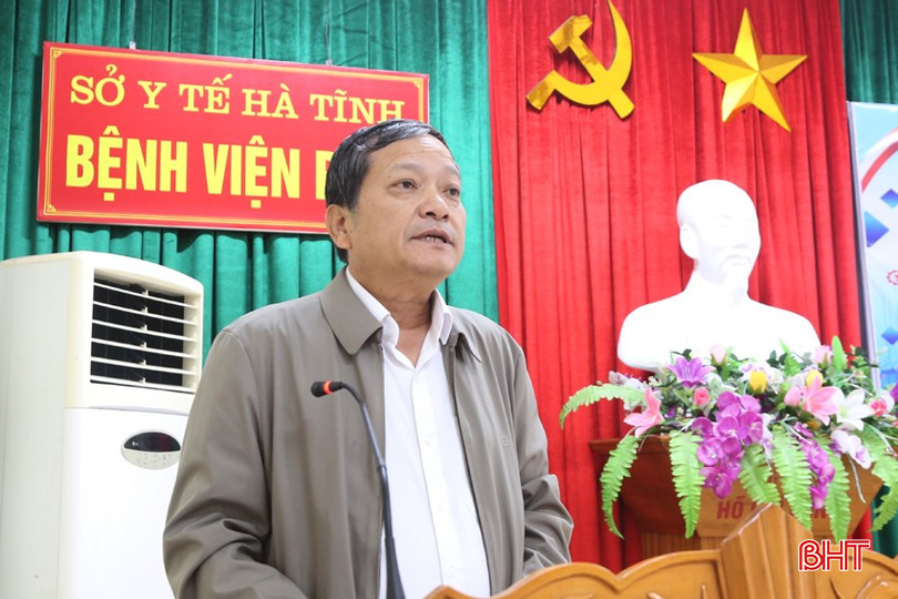 Tiến sỹ, bác sỹ cao cấp Đinh Văn Lượng – Giám đốc Bệnh viện Phổi Trung ương phát biểu tại buổi làm việc. bqbht_br_3a.jpg