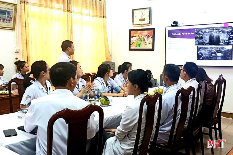 Bác sỹ Hiển tập huấn hướng dẫn chuyên môn cho đồng nghiệp. bqbht_br_bs-hien-4a.jpg