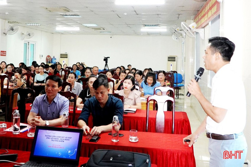 Trung tâm Kiểm soát bệnh tật tỉnh tổ chức các lớp tập huấn nâng cao năng lực phòng, chống dịch bệnh trong mưa lũ cho cán bộ y tế cơ sở. z5318557776788_faa113c19311b00920b14abdf7f308a4_36051A.jpg