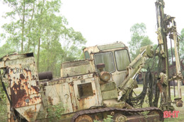Hậu khai thác đá: Cảnh nhếch nhác khi máy móc bị "bỏ quên"