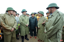 Phó Thủ tướng Mai Văn Chính kiểm tra công tác ứng phó với mưa lũ ở Hà Tĩnh