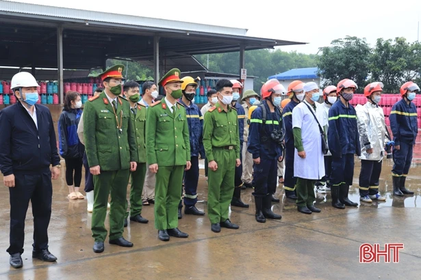 Diễn tập tình huống cháy tại trạm chiết nạp khí gas ở Nghi Xuân